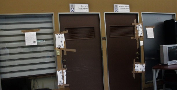 Siguen los jaloneos por la instalación de cámaras de videovigilancia es las oficinas de las diputadas panistas. Fueron colocados sellos de la Contraloría Interna del Congreso. 