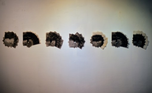 En la Galería Ramón Alba de la Canal se encuentra <em>Electrografía líquida</em> exposición del artista Víctor Mora.  