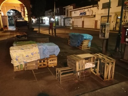 Desde las 2 de la mañana de este sábado, personal de las Direcciones Municipales de Comercio, Seguridad Pública, Protección Civil y Servicios Municipales de Coatepec realizaron un operativo para recuperar los espacios públicos que habían sido ocupados por comerciantes informales desde el pasado mes de noviembre.