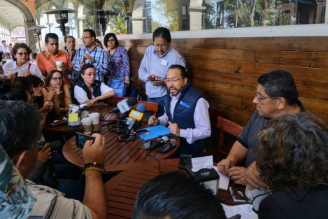 En su ya acostumbraba rueda de prensa en conocido café del centro, el diputado Omar Miranda exigió al gobierno de Veracruz y al de Xalapa, presenten ya una estrategia de seguridad ante la ola de violencia que se vive en estos días.