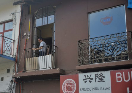 Fuerte olor a gas en un restaurante de la calle Carrillo Puerto, movilizó a Bomberos y Protección Civil. Personal de oficinas aledañas, de la SEV y CEDHV fueron desalojadas. El incidente no pasó a  mayores. 