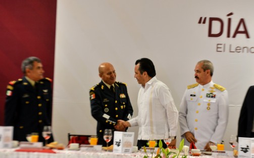 El gobernador Cuitláhuac García Jiménez asistió al desayuno conmemorativo por el 106 Aniversario de la Creación del Ejército Mexicano, en el cual destacó el trabajo coordinado entre la administración estatal y la Secretaría de la Defensa Nacional (SEDENA) para brindar seguridad y paz a los veracruzanos. 
