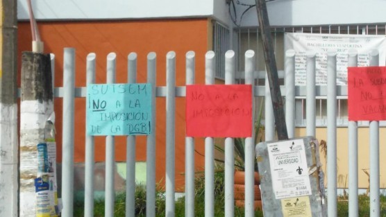 La mañana de hoy fueron tomadas instalaciones de la escuela Ricardo Flores Magón, del centro de Xalapa, por maestros que piden que no haya imposición de funcionarios.  