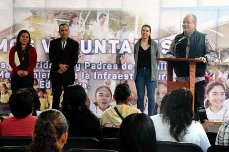 Francisco Martínez Lozada, Padrino de Proyectos de Asombra México, destacó que esta empresa veracruzana está comprometida con la sociedad y el medio ambiente, por lo que este proyecto contribuye además con acciones de sustentabilidad para los habitantes.