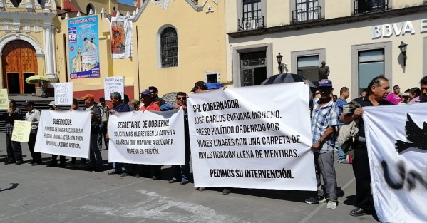 Empleados de TAMSA se manifestaron en la plancha de la Plaza Lerdo de Xalapa; exigen que se haga justicia para dos de sus compañeros quienes fueron asesinados  en 2017 en un enfrentamiento con gente de Pascual Lagunes.
