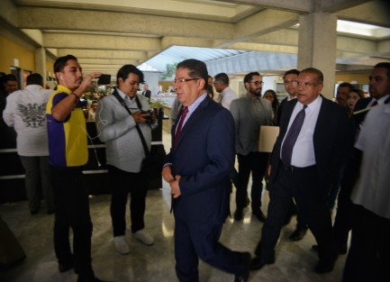 Se  conoció que  con 29 votos a favor y 20 en contra, quedó desechado el primer dictamen de Juicio Político en contra del fiscal, el interpuesto por la defensa de Gilberto  N. 