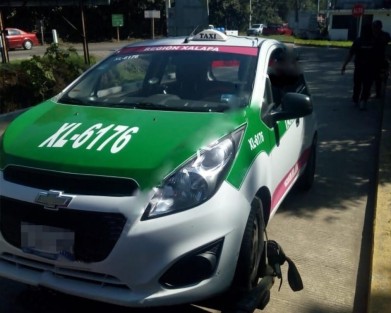 Por la tentativa de plagio de una alumna de la secundaria Manuel Tello, en Teocelo, fuerzas del orden estatal y municipal detuvo a dos sujetos de nacionalidad cubana. Los dos sujetos viajaban a bordo de un taxi, con número económico XL-6176 y placas A221-XDR. 