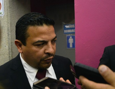 Finalmente ni uno de los dos dictámenes alcanzaron la votación necesaria  para el juicio político contra el Fiscal general de estado, Jorge Winckler. 