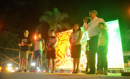 El día de hoy por la noche iniciaron las actividades del Ultra Trail Teocelo 2019, en evento realizado en la explanada de palacio municipal, el alcalde Mario Chama Díaz dio la bienvenida a corredores  y turistas que visitan el municipio para tan importante evento, a su vez el alcalde invitó a todos los presentes a conocer las rutas y paisajes de nuestro municipio, a disfrutar de su gastronomía y a sentirse seguros durante su estadía.