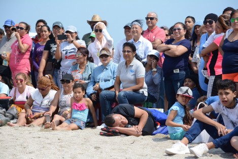 En esta, su edición número 35, desarrollado en Playa Martí de la ciudad de Veracruz, donde se dieron cita cientos de personas aún con las fuertes rachas de viento. 