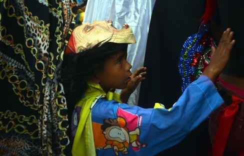 Según cuentan sus habitantes, este carnaval se celebra desde hace aproximadamente cien años  y se dice que surgió luego de que los esclavos negros que trabajaban el zafra en este antiguo lugar se distraen bailando con máscaras para divertirse después de sus labores. 