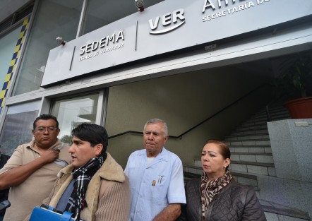 Vecinos de  la colonia Margarita Maza de Juárez denunciaron al alcalde de Xalapa  Hipólito Rodríguez ante la SEDEMA  por la violación del reglamento, al construir en áreas verdes.  