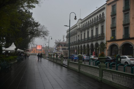 El frente frío 40, asociado con la corriente en chorro, recorrerá rápidamente el norte del país e ingresará al Golfo de México, y originará nublados con lluvias en el noreste y oriente de México, principalmente en horas de la tarde y noche, así como ráfagas de viento mayores a 70 km/h con posibles tolvaneras en Chihuahua, Coahuila y Nuevo León.  
