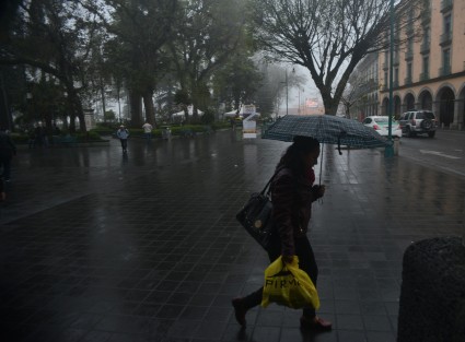 El frente frío 40, asociado con la corriente en chorro, recorrerá rápidamente el norte del país e ingresará al Golfo de México, y originará nublados con lluvias en el noreste y oriente de México, principalmente en horas de la tarde y noche, así como ráfagas de viento mayores a 70 km/h con posibles tolvaneras en Chihuahua, Coahuila y Nuevo León.  