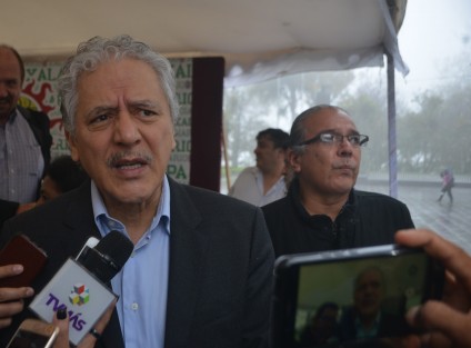 Entrevistado en el parque Benito Juárez, el alcalde de Xalapa, Hipóito Rodríguez, dijo que en Xalapa pueden darse hechos delincuenciales como en otros municipios del estado, en donde el crimen organizado busca quedarse con todo el territorio.  
