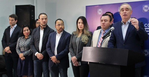El Senador de la República, Julen Rementería del Puerto, afirmó que a pesar de la aprobación de la Guardia Nacional en el país, el gobierno estatal no puede pretender que esta corporación venga a resolver los problemas de inseguridad que existen en Veracruz, pues su labor es únicamente la de apoyar a los estados en este rubro. 