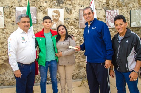El Presidente Municipal de Teocelo, Mario Antonio Chama Díaz, comprometido con las jóvenes promesas del deporte de nuestro municipio, entregó junto al Director de Fomento Deportivo, Marco Antonio Hernández, un apoyo económico al joven Marco Antonio Hernández Hernández quien competirá en Las Vegas, Nevada, en el torneo abierto de Tae Kwon Do, donde participarán 42 países y que se llevará a cabo del 27 de febrero al 4 de Marzo. 