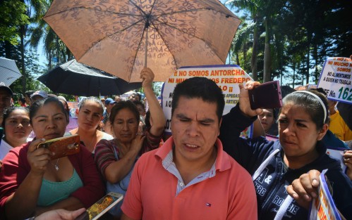 Noé Ríos Laez, vecino y líder de una parte del grupo que creó la colonia, dijo que hay mucha obra por hacer y comenta que el domingo que el Alcalde visitó el lugar no los escuchó, de lo que más necesitan es drenaje, alumbrado público y más.