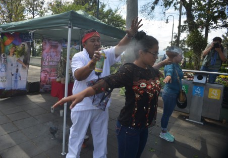 A falta de promoción turística por parte del gobierno estatal, Juan Rosario Toto, Marco Antonio Axalon, brujos, así como María Luisa Ortiz restaurantera, vinieron a la capital del estado  a promocionar el primer viernes de marzo en el municipal de Catemaco. 