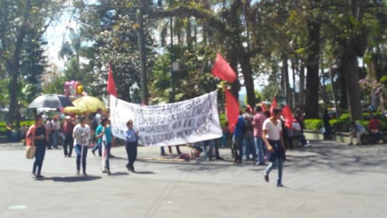 El FRENTE POPULAR REVOLUCIONARIO se manifestó en el parque Juárez frente a Palacio de Gobierno encabezada por Gustavo Méndez Gallardo. 