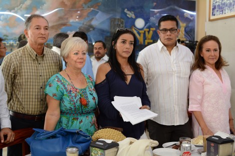 Vecinos de Lomas Residencial, denunciarán a empresa que intenta construir el fraccionamiento Mandara, por daños a la propiedad privada esto en la zona de Alvarado, Ver.. Hay cinco denuncias para detener construcción, incluso ante Procuraduría del Medio Ambiente.