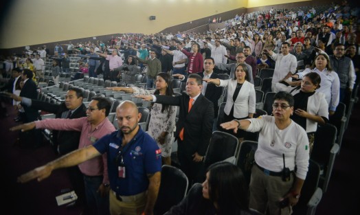En el auditorio de la Normal se realizó la reunión regional de información para la gestión integral del riesgo, donde estuvieron presentes autoridades de protección civil, SEV y militares. También rindieron protesta los integrantes de la unidad Interna de Protección Civil.
