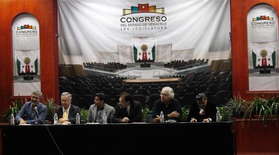 En el Congreso del Estado fue presentado el libro <em>Estado, Pensamiento Crítico y Políticas Públicas</em>, organizado por el Colegio Nacional de Profesores e Investigadores en Filosofía, Humanidades y Economía AC; el cual estuvo basado en propuestas de carácter administrativo en términos de políticas públicas, educativas y de gobernabilidad democrática. 