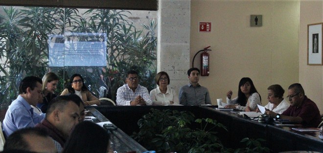 Para dialogar sobre los compromisos del Poder Legislativo frente a la estrategia estatal “Cero Tolerancia a la Violencia contra las Mujeres y Niñas en el Estado de Veracruz”, anunciada el pasado 25 de enero por el gobernador Cuitláhuac García Jiménez  y a la que esta Soberanía se sumó, diputadas y diputados del Grupo Legislativo de Morena se reunieron con expertas en la materia.