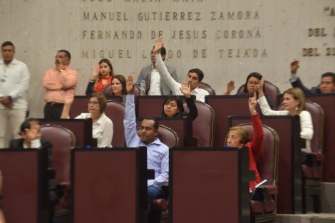 Con hora y media de retraso dio inicio la sesión extraordinaria donde se aprobó con 47 votos a favor el presupuesto  de egresos 2019.