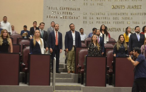 Con hora y media de retraso dio inicio la sesión extraordinaria donde se aprobó con 47 votos a favor el presupuesto  de egresos 2019.