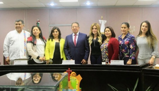 Con al menos 40 minutos de retraso se realizó la cuarta sesión ordinaria en la cual se presento la iniciativa con proyecto de decreto por que se expide la Ley de mejora Regulatoria para el estado de Veracruz, presentada por el mandatario estatal. 