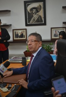 El presidente de la Mesa Directiva de la LXV Legislatura del Congreso, diputado José Manuel Pozos Castro, reconoció el compromiso de todas y todos los compañeros diputados, más allá de tintes políticos, para lograr la aprobación del presupuesto de egresos por unanimidad durante la segunda sesión extraordinaria, la cual se llevó a cabo el pasado miércoles, ya que consolidó el ejercicio que el pueblo de Veracruz espera de sus representantes populares.