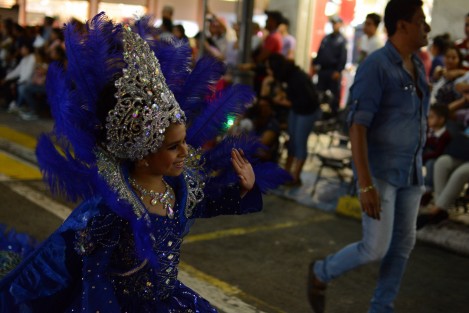 Se llevó a cabo la Rumbata de la corte real infantil, saliendo el desfile sobre la avenida Independencia, en el centro de Veracruz, previo a la coronación infantil que será en la Macroplaza. 