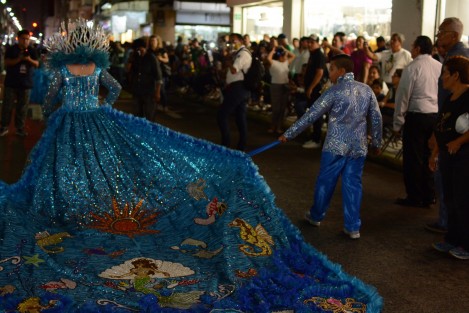 Se llevó a cabo la Rumbata de la corte real infantil, saliendo el desfile sobre la avenida Independencia, en el centro de Veracruz, previo a la coronación infantil que será en la Macroplaza. 