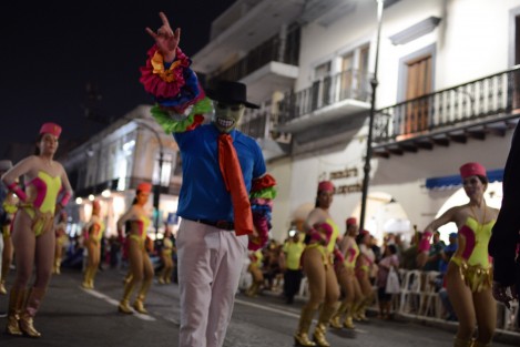 Se llevó a cabo la Rumbata de la corte real infantil, saliendo el desfile sobre la avenida Independencia, en el centro de Veracruz, previo a la coronación infantil que será en la Macroplaza. 
