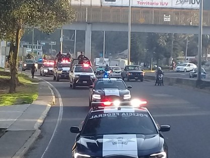 Como parte del programa <em>Unidos para la Construcción de la Paz</em>, fuerzas federales y estatales realizaron un despliegue operativo de demostración con gran parte del equipo de reacción para inhibir el delito, en la capital del Estado. 