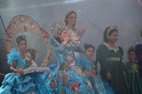 Emocionados y con lágrimas, Reyes infantiles del Carnaval  de Veracruz 2019, fueron coronados este jueves. 