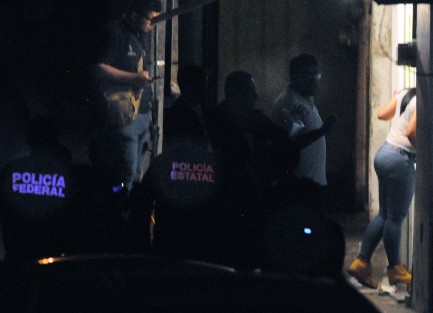 Un comando disparó contra taxistas conocidos como <em>Los Caguamos</em>, en la base que se encuentra atrás Plaza Crystal, de Xalapa. 