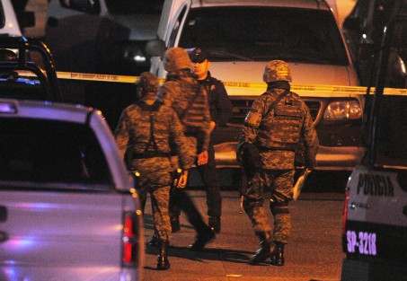 Un comando disparó contra taxistas conocidos como <em>Los Caguamos</em>, en la base que se encuentra atrás Plaza Crystal, de Xalapa. 