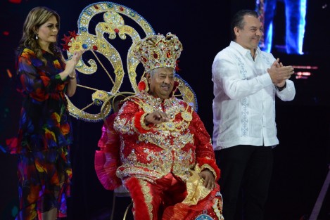 La noche de este viernes fueron coronados los reyes del Carnaval de Veracruz 2019,  Ilse Riande y Victor González <em>Buchaca</em>, por los alcaldes de Veracruz y Boca del Río. El Gobernador Cuitláhuac García no estuvo presente en la ceremonia, como lo hicieron sus antecesores, al parecer el motivo, el negarse a destinar 20 mdp del erario estatal para la festividad. 