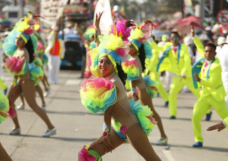 Se llevó a cabo el segundo desfile del Carnaval de Veracruz 2019. Participaron comparsas, batucadas y carros alegóricos. 