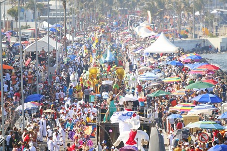 Se llevó a cabo el segundo desfile del Carnaval de Veracruz 2019. Participaron comparsas, batucadas y carros alegóricos.
