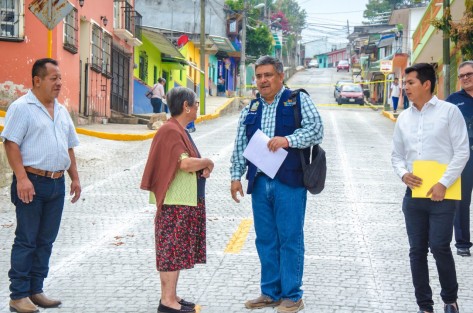 Esta obra que consta de rehabilitación de 996 mts2 de Pavimento de concreto hidráulico de 18 cm de espesor, la rehabilitación de drenaje sanitario, cambio de tubo de concreto (atenores) con tubería de PVC de 12 y 10 pulgadas de diámetro, y rehabilitación de tragatormentas con la colocación de 2 rejillas.