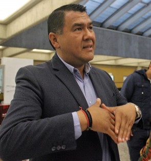 Othón Hernández Candanedo, alcalde de Misantla, dijo que se entrevistará con el Fiscal especializado en delitos ambientales y contra animales, Andrés de la Parra, y con grupos animalistas, para buscar que de ser posible se suspendan la llamadas <em>despescuezadas</em>,  tradición de los carnavales de Paso Blanco, que data desde hace 100 años en aquella localidad, misma que asegura, recién conoció. 