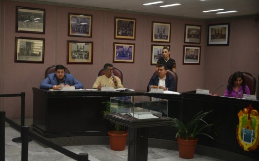 Diputados integrantes de la sesión permanente del Congreso del Estado se reunieron este mediodía. 