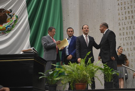 En un ambiente de camaradería y con la presencia de 40 diputados presentes durante la sesión extraordinaria el Congreso de Veracruz avaló la creación de la Guardia Nacional. 