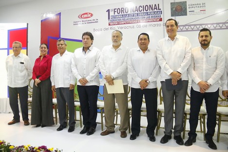 Inició el Programa del Foro Nacional de Consulta y Análisis de la Ley de Obras Públicas, organizado por la Comisión de Infraestructura de la Cámara de Diputados del Congreso de la Unión, en coordinación con la CMIC. Estuvieron presentes Anilú Ingram Vallines, diputada federal; Eduardo Ramírez, Presidente nacional de CMIC; Ricardo Exome, diputado federal; y Ernesto Pérez Astorga, secretario de Desarrollo Económico.
