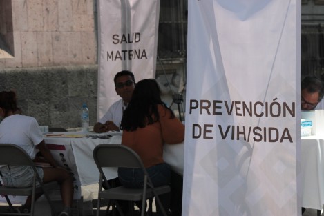 Con poca afluencia de mujeres, la Secretaría de Salud ofrece diversos servicios en módulos instalados a un costado del Palacio de Gobierno, como parte de las variadas actividades que se llevan a cabo con motivo del Día Internacional de la Mujer.