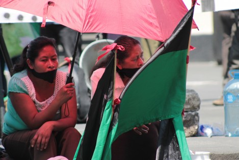 La agrupación MILES, toma este día la bandera del Día Internacional de la Mujer para realizar su manifestación semanal. Lo cierto  es que históricamente líderes han utilizado a mujeres para conseguir beneficios particulares, y la situación no cambia.  