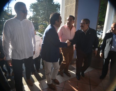 El gobernador Cuitláhuac García Jimenez presidio la Sesión de Coordinación para la Construcción de la Paz realizada en Coatepec. Lo acompañó el alcalde Enrique Fernández, y presidentes municipales del Distrito 09 Federal.